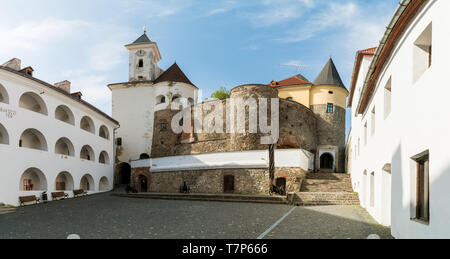 Deuxième cour intérieure de Château Palanok ville de Moukatchevo, Ukraine Banque D'Images