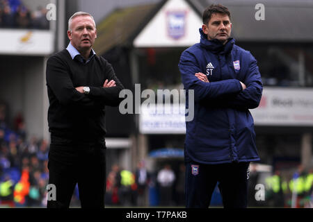 Manager d'Ipswich Town, Paul Lambert et Assistant Manager d'Ipswich Town, Stuart Taylor - Ipswich Town v Leeds United, Sky Bet Championship, Portman Road, Ipswich - 5 mai 2019 Editorial N'utilisez que des restrictions s'appliquent - DataCo Banque D'Images