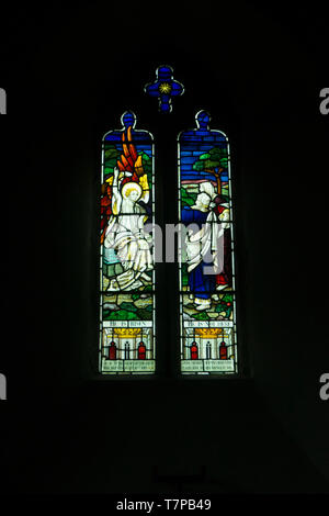 L'église St Enodoc. L'église est situé dans les dunes de sable à l'est de Daymer Bay et Brea Hill sur le fleuve de l'estuaire de Camel. Banque D'Images