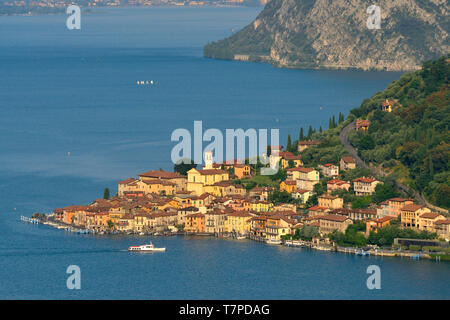 L'Italie, la Lombardie, le lac d'Iseo (Il Lago d'Iseo), l'île de Monte Isola, Peschiera Maraglio village Banque D'Images