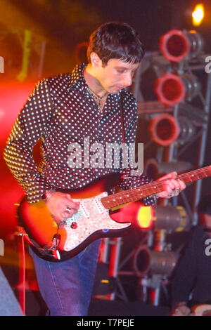 Jonathan Donahue effectuant dans Mercury Rev au Reading Festival 2001, Reading, Angleterre, Royaume-Uni. Banque D'Images