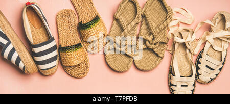 Variété de chaussures d'été à la mode sur fond rose Banque D'Images