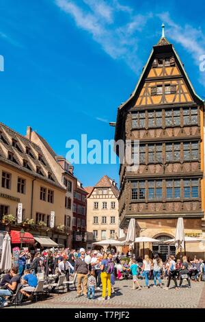 La France, Bas Rhin, Strasbourg, vieille ville classée au Patrimoine Mondial par l'UNESCO, la place de la Cathédrale, La Maison Kammerzell 15e 16e siècle Banque D'Images