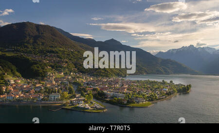 Vue panoramique, petit village sur le Lac de Como Banque D'Images