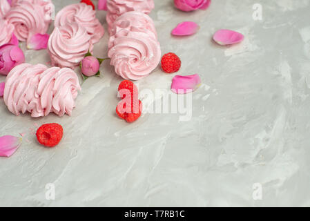 Guimauves maison. Guimauves rose. De la guimauve avec les framboises. Douceurs maison Banque D'Images