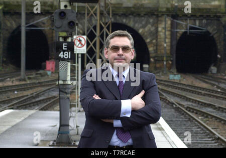 Le chef de l'exécutif de Railtrack Steve Marshall, photographié à la gare de Waverley, Édimbourg, aujourd'hui. 6/4/2001. Banque D'Images