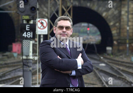 Le chef de l'exécutif de Railtrack Steve Marshall, photographié à la gare de Waverley, Édimbourg, aujourd'hui. 6/4/2001. Banque D'Images