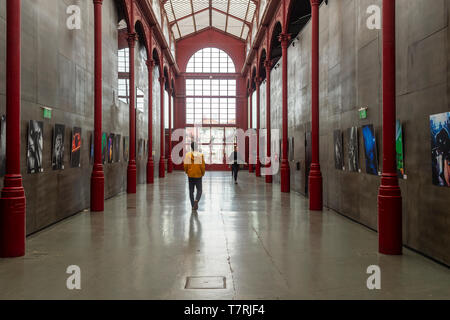 Intérieur de la Mercado Ferreira Borges, exposition et lieu de la musique maintenant, dur Club. Banque D'Images