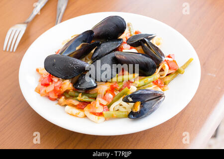 Les moules fruits de mer prêt à manger Banque D'Images