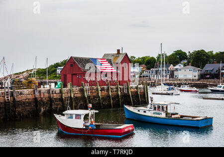 Boathouseat Bradley wharf et bateaux à quai de l'océan, port, Rockport, Massachusetts, New England, USA FS 9,76 Mo 300ppi, vintage station Banque D'Images