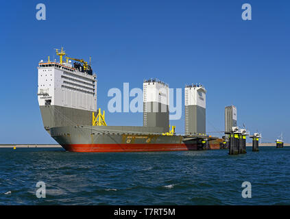 Port de Rotterdam, Pays-Bas - 2019-03-31 : Le plus grand du monde semi-submersible, navire de transport lourd de l'avant-garde de boka (omi n° 9618783) (116175 TPL) accostera au n Banque D'Images