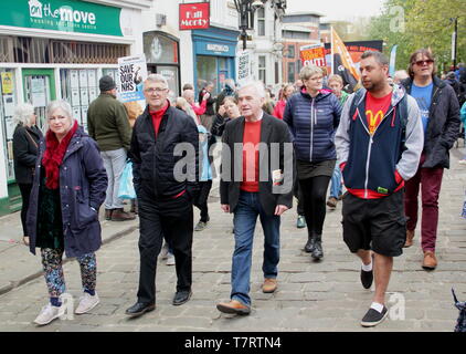 Chesterfield, Derbyshire, Royaume-Uni. 6 mai 2019. John McDonnell, homme politique et Chancelier de l'échiquier de l'ombre sur le défilé annuel peut Chesterfield avant de parler à la manifestation qui a été appuyé par les syndicats, y compris l'ASLEF et TUC. Parmi les autres conférenciers MP du travail pour Chesterfield, Toby Perkins Banque D'Images