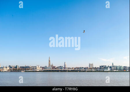 Belgique, Anvers - 15 Février 2015 : paysage urbain d'Anvers comme vu de Linkeroever Banque D'Images