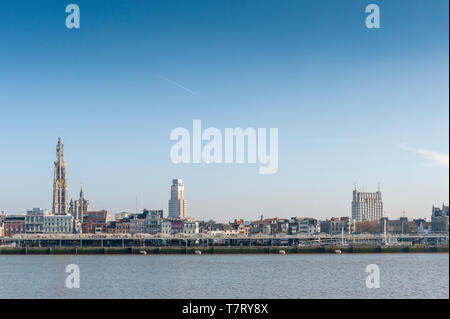 Belgique, Anvers - 15 Février 2015 : paysage urbain d'Anvers comme vu de Linkeroever Banque D'Images