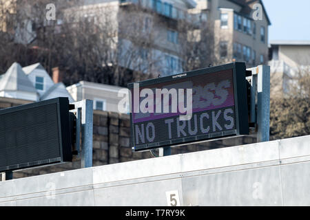 Weehawken, USA - 6 Avril 2018 : EZPass Col EZ lane pour argent comptant sans frais au pont sur la ville de New York, NYC Banque D'Images