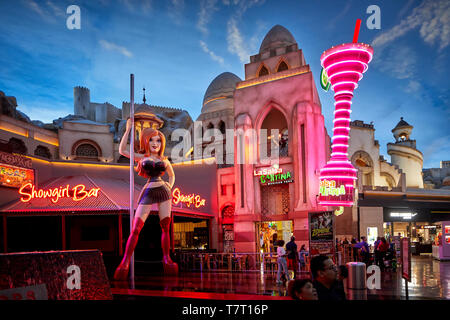 Las Vegas, Paradise, NEVADA USA, Miracle Mile Shops, ShowGirl Bar Banque D'Images