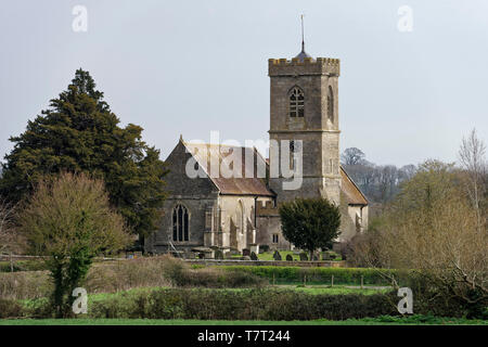 L'église St Laurence, Longney, Berkeley Vale, Gloucestershire vu depuis les rives du fleuve Severn Banque D'Images