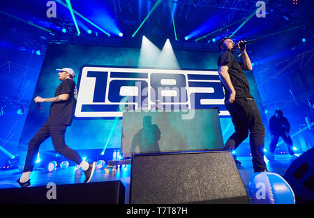 Hambourg, Allemagne. Le 08 mai, 2019. Les rappeurs Marteria (r) et Casper sont sur la scène du commerce marketing Marketing en ligne 'juste' Bull2Kill Records (OMR) dans les salles d'exposition. Credit : Georg Wendt/dpa/Alamy Live News Banque D'Images