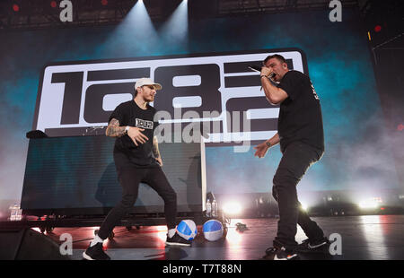 Hambourg, Allemagne. Le 08 mai, 2019. Les rappeurs Marteria (r) et Casper sont sur la scène du commerce marketing Marketing en ligne 'juste' Bull2Kill Records (OMR) dans les salles d'exposition. Credit : Georg Wendt/dpa/Alamy Live News Banque D'Images