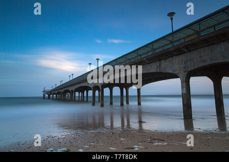 , Boscombe Bournemouth, Dorset, UK. 8 mai, 2019. Météo France : soirée froide à Boscombe Bournemouth, plage. Credit : Carolyn Jenkins/Alamy Live News Banque D'Images