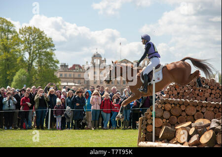 Badminton, Gloucestershire, Royaume-Uni, 4e mai 2019, Emily King équitation Dargun durant la phase de cross-country 2019 de la Mitsubishi Motors Badminton Horse Trials, crédit:Jonathan Clarke/Alamy Stock Photo Banque D'Images