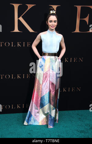 Los Angeles, Californie, USA 8 Mai 2019 L'actrice Lily Collins assiste à Fox Searchlight Pictures Tolkien Los Angeles Projection spéciale le 8 mai 2019 à Regency Westwood Village Theatre de Los Angeles, Californie, USA. Photo de Barry King/Alamy Live News Banque D'Images