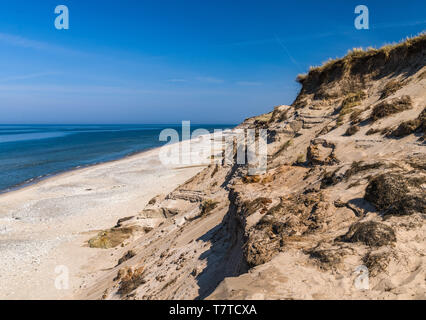 23 avril 2019, le Danemark, l'Lönstrup : la côte escarpée dans le ton Parc national sur la côte ouest du pays. Photo : Patrick Pleul/dpa-Zentralbild/ZB Banque D'Images