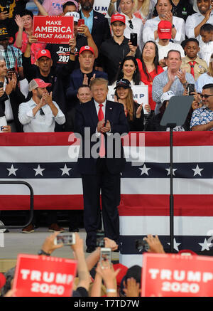 En Floride, aux États-Unis. Le 08 mai, 2019. Le Président américain Donald Trump répond à une Amérique les partisans font de nouveau grand rassemblement à l'Aaron Bessant amphithéâtre du parc le 8 mai 2019 à Panama City Beach, en Floride. Crédit : Paul Hennessy/Alamy Live News Banque D'Images