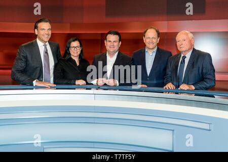 Berlin, Deutschland. 06 mai, 2019. 06.05.2019, photo de groupe des invités au WDR Polittalk dur mais juste dans le studio Adlershof avec Christoph Groner (entrepreneur, CG group), Sina, manomama Trinkwalder (entrepreneur), Hubertus Heil (Ministre Fédéral du Travail et des affaires sociales de la SPD), Alexander Graf Lambsdorff (Vice-président du FDP) et Oskar Lafontaine (président de la gauche pour la gauche dans la Sarre), (de gauche à rightn.r.) | Conditions de crédit dans le monde entier : dpa/Alamy Live News Banque D'Images