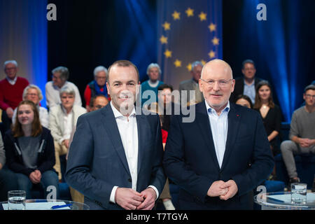 De gauche à droite : Manfred WEBER, CSU, principal candidat du PPE, Frans Timmermans, Franciscus Cornelis Gerardus Maria 'Frans Timmermans'. Principal candidat de la PSE, 'Wahlarena' dans la première avec l'principaux candidats Frans Timmermans (PSE) et Manfred Weber (PPE), WDR, Koeln-Bocklemuend 07.05.2019, dans le monde d'utilisation | Banque D'Images