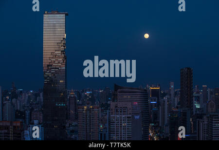 Beijing, Chine. Feb 19, 2019. Photo prise le 19 février 2019 montre le gratte-ciel MahaNakhon à Bangkok, Thaïlande. La Chine tiendra la conférence sur le Dialogue des Civilisations Asiatiques à partir de mai 15. Sous le thème de "l'échange et l'apprentissage mutuel entre les civilisations asiatiques et une communauté de l'avenir,' la conférence inclut une cérémonie d'ouverture et sous-forums. Credit : Zhang Keren/Xinhua/Alamy Live News Banque D'Images