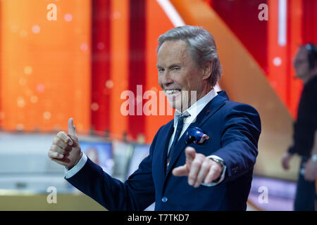 Berlin, Deutschland. 04 mai, 2019. Peter Kraus, musicien, chanteur, photo finale, 'Bienvenue à Carmen Nebel' 15 ème anniversaire de la ZDF show le 4 mai, 2017 à partir de l'Velodrom, Berlin | Conditions de crédit dans le monde entier : dpa/Alamy Live News Banque D'Images