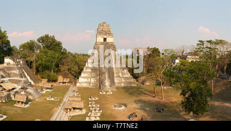 Les ruines mayas de Tikal, Guatemala fin d'après-midi avec panorama Temple Maya ( 1 ) temple de Jaguar, UNESCO World Heritage site, Tikal Guatemala Amérique Centrale Banque D'Images