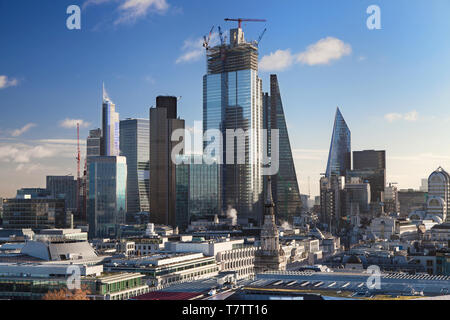 Gratte-ciel de la ville vue de la Cathédrale St Paul, à Londres, Royaume-Uni. Banque D'Images