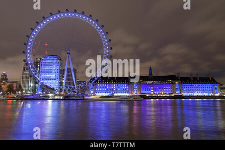 London Eye et l'Aquarium de la nuit, Londres, Royaume-Uni. Banque D'Images