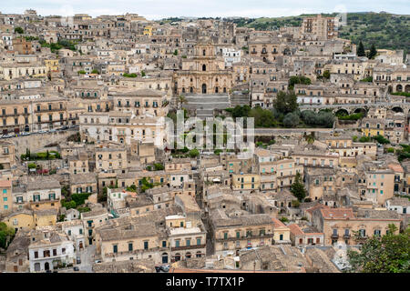 Centre historique avec Duomo di San Giorgio, Modica, Sicile, Italie Banque D'Images