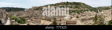 Vue panoramique sur le centre-ville de Modica, Sicile méridionale Banque D'Images