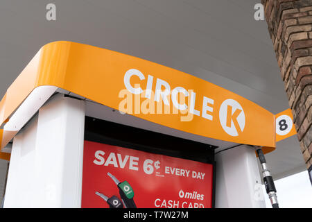 YUMA, AZ/USA - 12 avril 2019 : l'essence de la pompe de la station de Circle K et des marques d'un logo. Banque D'Images