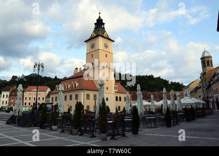 Brasov, Roumanie - Août 2017 : Place du Conseil de Brasov (Centrul Vechi). Centre-ville de Brasov. La Transylvanie, Roumanie. Banque D'Images