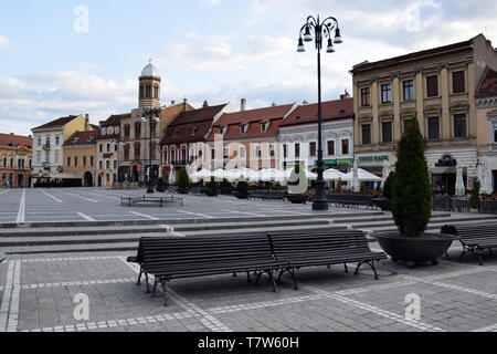 Brasov, Roumanie - Août 2017 : Place du Conseil de Brasov (Centrul Vechi). Centre-ville de Brasov. La Transylvanie, Roumanie. Banque D'Images