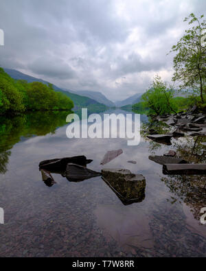 Llanberis, Pays de Galles - 1 mai 2019 : Llyn Padarn à l'aube, Galles Banque D'Images