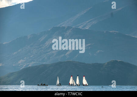 Scènes de Nouvelle-Zélande. Voile sur le lac de Wanaka en Nouvelle-Zélande. Banque D'Images