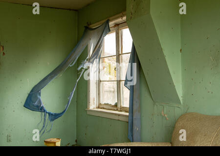 Intérieur d'une ferme abandonnée dans Broadwater County, Montana, Ouest américain, USA Banque D'Images