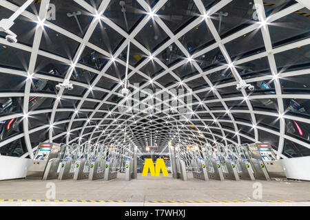 La Haye, 30 mars 2019 - La station de métro Gare Centrale de La Haye dans la nuit l'attente pour les voyageurs, Pays-Bas Banque D'Images