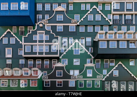 Zoom-in sur le bâtiment vert représentant différents types d'architectures néerlandais et façades Banque D'Images