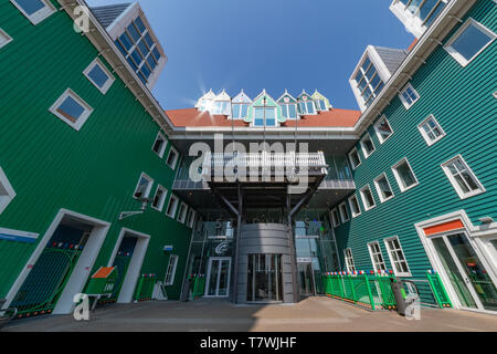 ZAANDAM, 14 avril 2019 - vue de la façade de l'entrée verte et hôtel de ville de Zaandam bulding Banque D'Images