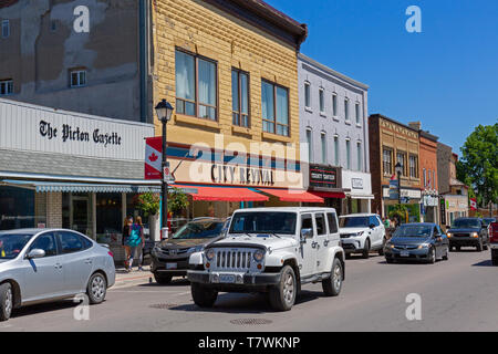 Canada, Province de l'Ontario, Prince Edward County, ville de Picton, Rue Principale et ses commerces divers Banque D'Images