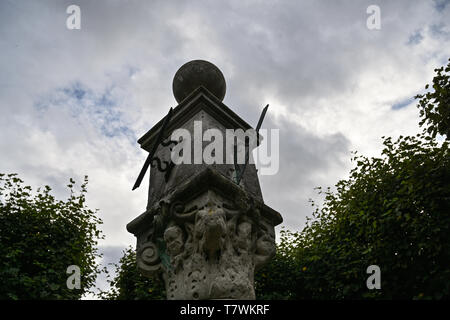 Cadran solaire dans les jardins de Houghton Hall stately home Banque D'Images