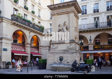 France, Paris, mars fontaine au centre d'une petite place, rue Saint Dominique Banque D'Images