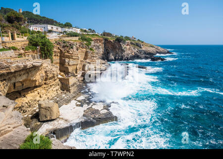 Italie, Pouilles, Salento, Santa Cesarea Terme, l'anse de Bagno Marino Archi Banque D'Images